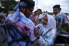 Hari kelulusan, siswa SMA Pariaman kumpulkan seragam sekolah untuk disumbangkan