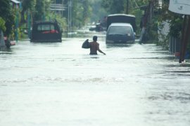 Banjir meluas, jalur arah Gresik selatan ditutup sementara