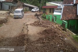 Akibat pergeseran tanah di Sukabumi jadi 90 unit rumah rusak berat