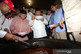 PRABOWO - SANDI NIKMATI DAGING MEUGANG Page 1 Small