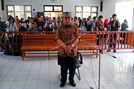 Mantan Bupati Siak, Arwin AS, jadi tersangka pemberian izin lahan