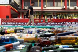 Polresta Barelang musnahkan ribuan minuman beralkohol sambut Ramadhan