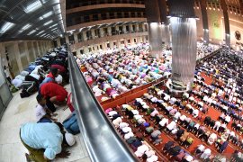 Meskipun belum ada warga positif COVID-19, MUI Solok Selatan tetap imbau masyarakat tidak laksanakan tarawih di masjid