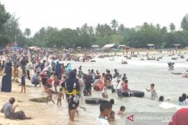 Mandi laut, tradisi warga Aceh Barat sambut puasa