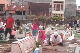 Pemakaman Islam di Pematangsiantar ramai peziarah