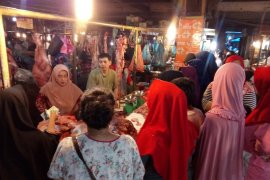 Emak-emak "serbu" pedagang daging sambut Ramadhan
