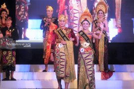 Ayu Widyanita dan Pradnyana Sanjaya jadi Jegeg-Bagus Gianyar 2019