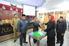 Wali Kota Mojokerto sepakati tujuh raperda baru