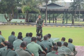 Dandim 0204/DS berikan "jam komandan" di hari puasa pertama