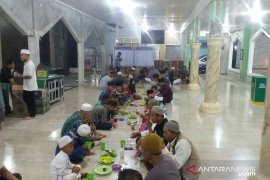 Selama Ramadhan, Pemkab Labura setiap hari siapkan 100 nasi kotak