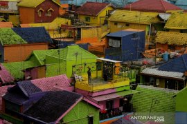 Ngabuburit di Kampung Warna-warni