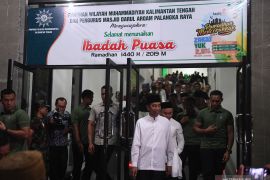 Presiden Jokowi shalat tarawih di Palangka Raya