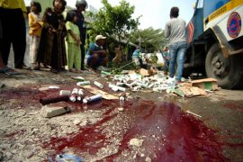 Truk terguling di jalur alternatif