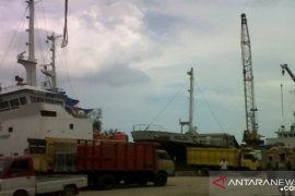 KSOP Pangkalbalam pastikan bongkar sembako dan BBM lancar