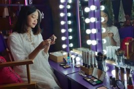 YouTuber Fathia Izzati tampil pangling saat buka puasa bersama