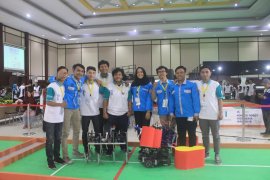 Universitas Telkom dan Uhamka juarai kontes robot Indonesia