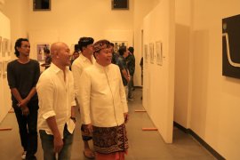 Dua pelukis Denpasar pameran bertajuk "View Point"