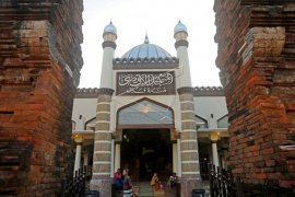 Masjid dengan arsitektur perpaduan budaya Hindu-Islam