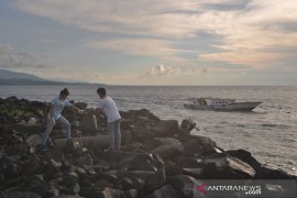 Konsul Amerika Serikat gelar  acara bersih Pantai Manado Page 2 Small