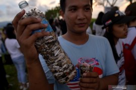 AKSI BERSIH PANTAI MANADO Page 4 Small