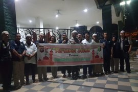 Tim Tarawih Sehat Polda Kalbar layani kesehatan jamaah shalat tarawih