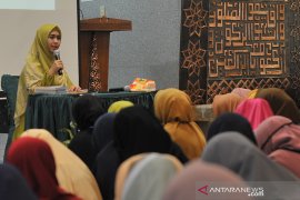 Kajian Ramadhan bersama Oki Setiana Dewi Page 2 Small