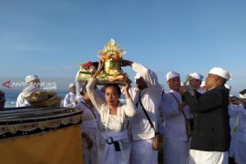 PSN adakan Penglukatan Agung di Pantai Masceti Gianyar