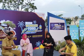 Pemkot Batam ajak warga ngabuburit sambil belajar buat ketupat