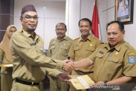 Pemprov Babel serahkan aplikasi SiMOLEK-RB ke kabupaten/kota