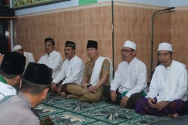 Gus Ipin dan warga Trenggalek bersatu tolak "people power"