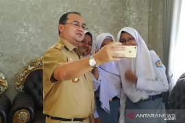 Gubernur Babel beri penghargaan 76 siswa lulusan UNBK