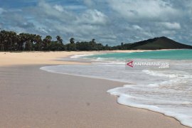 Pantai Liman di Pulau Semau mulai ditata
