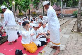Wabup Bangli pimpin Penganyar di Pura Luhur Giri Salaka