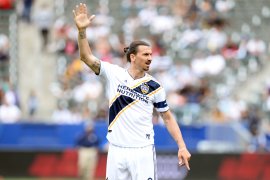 Ibrahimovic dihukum dua kali larangan bermain lantaran cekik kiper lawan