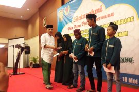 KONI Tabalong, IMI South Kalimantan share with orphanage