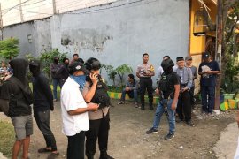 Densus 88 tangkap terduga teroris di Gresik