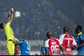 Laga perdana Persib menang telak atas Persipura