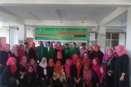 MT Ukhuwah UMI berbagi sembako Ramadhan