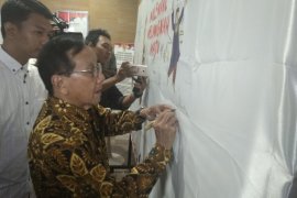 Akbar Tandjung sebut "people power" tidak relevan tolak hasil pemilu