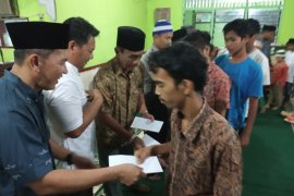 Mutiara Agam santuni 80 Anak Yatim