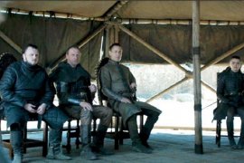 Botol minum kembali ditemukan dalam episode "Game of Thrones"