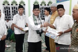 Masyarakat bangga Bupati Mursini berada di tengah warga