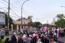GNKR aksi damai masyarakat Sumut di kantor KPU Sumut