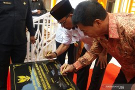 Bupati Rohil resmikan Puskesmas Pembantu yang dibuat warga