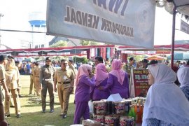 Bantu masyarakat jelang Lebaran, Pemkab Kendal gelar pasar murah