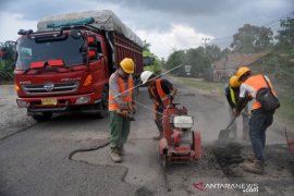 PERBAIKAN JALAN LINTAS SUMATERA DI JAMBI Page 1 Small