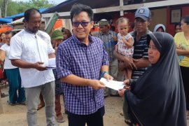 PHRI Sulteng bagi-bagi 'hagala' pada korban bencana