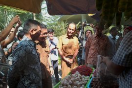 Pemprov Sumbar bagikan kupon belanja bagi warga kurang mampu