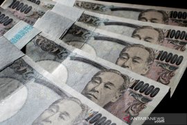 Yen Jepang Senin melambung sebentar setelah komentar Kuroda