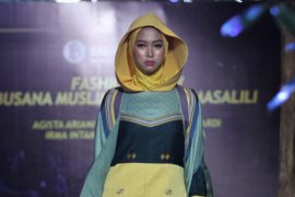 FASHION SHOW BUSANA MUSLIMAH TENUN MASALILI Page 1 Small